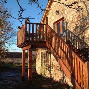 Independent entrance on balcony