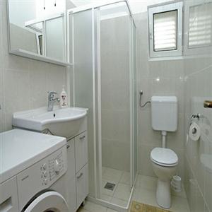 Apartment 1B: Bathroom