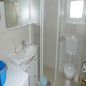 Apartment 2B: Bathroom