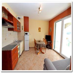 A4 (a): Kitchen & Dining