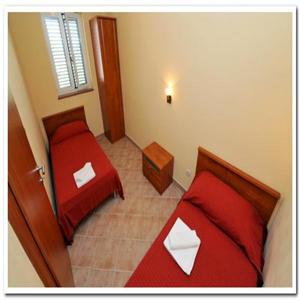 A4 (a): Bedroom