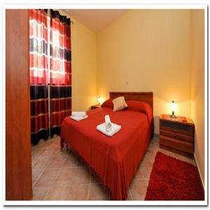 A4 (a): Bedroom
