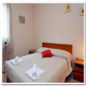 A4 (b): Bedroom