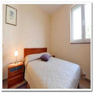 A2 (b): Bedroom