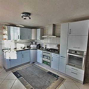 Downstairs Full equiped Kitchen