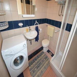 A4 +1: Bathroom
