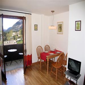 Les Periades: Interior