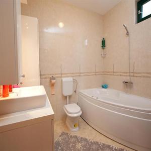 Apartment 1: Bathroom