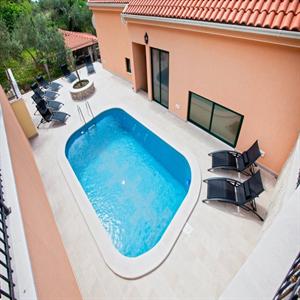Apartment 5: Pool