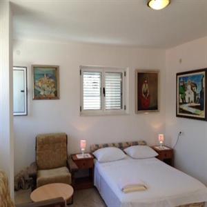 Studio: Bedroom