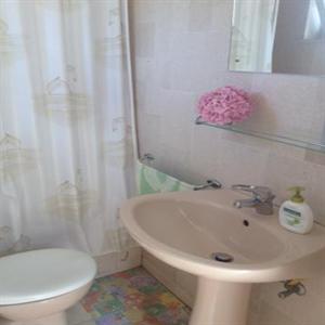 Studio a: Bathroom