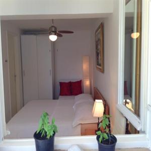Studio (b): Bedroom
