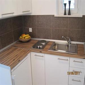 Studio (b): Kitchen