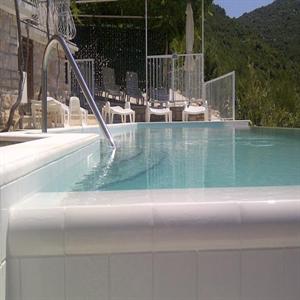 Overflow pool