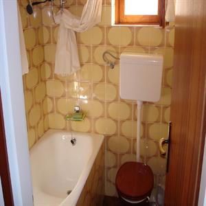 1st floor, yellow bathroom