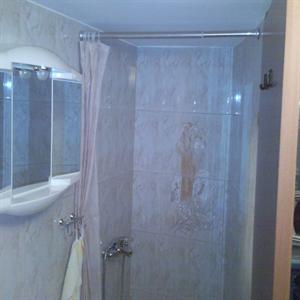 Ground floor, west beige bathroom