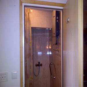 Ground floor, east, 3rd, beige bathroom