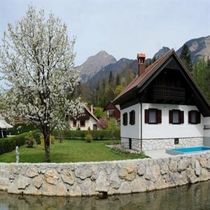 Riverside chalet with private pool, mountain view