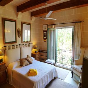 Tal Avucat: Bedroom