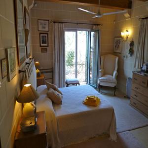 Tal Avucat: Bedroom