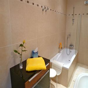 Tal Avucat: Bathroom