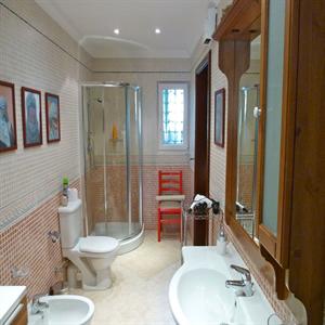 Tal Kurunel: Bathroom