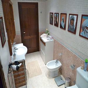Tal Kurunel: Bathroom