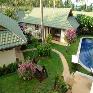 5 bed room villa with guesthouses