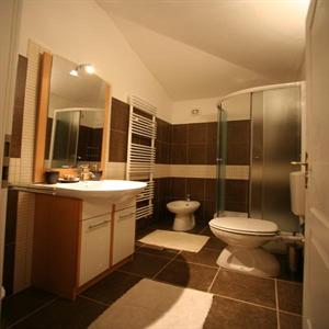 Apartment A4: Bathroom