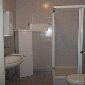 Apartment 1: Bathroom
