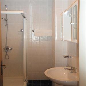 Apartment 2: Bathroom