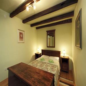 SLEEPING ROOM5