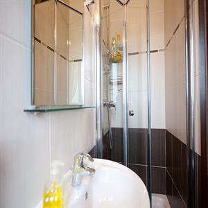 Zerniq: Bathroom