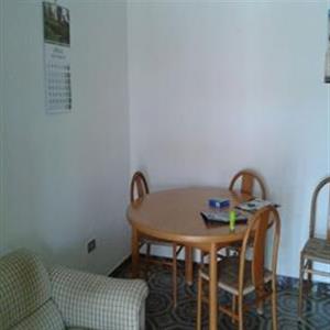 Dining Room With TV (1)