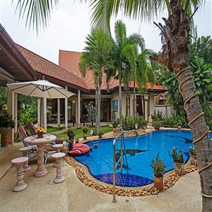 View of Garden & swimming pool & Villa