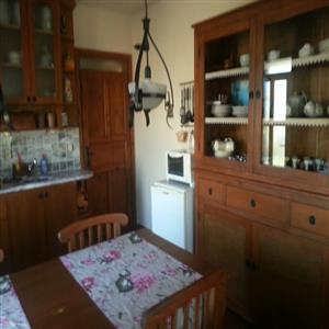 Kitchen and breakfast area