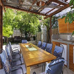 Open kitchen at the terrace.
