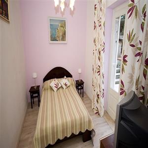 Three-Bedroom Apartment with Terrace: Bedroom