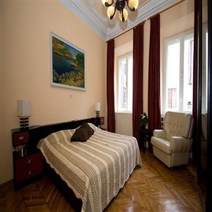 Three-Bedroom Apartment with Terrace: Bedroom
