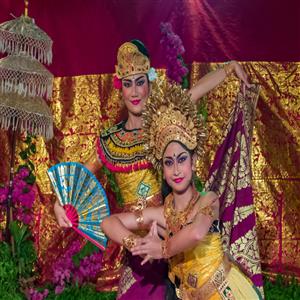 Bali- dancer in Toyabali restaurant