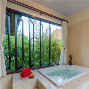 Jacuzzi Bungalow Monica