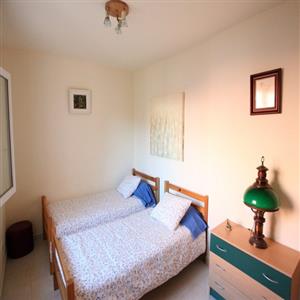habitación con dos camas