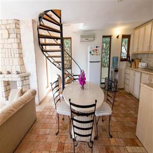 Dining Area & Kitchen