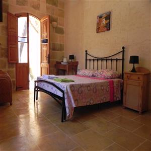 Triple bedroom with private outdoor space
