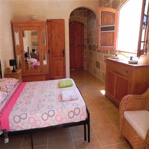 Triple bedroom with private outdoor space