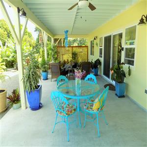 Beautifully decorated lanai...So relaxing!