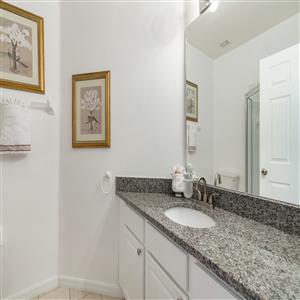 Family bath room with granite work tops