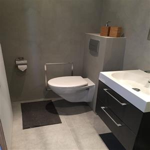 Bathroom with toilet, sink, shower, hairdryer