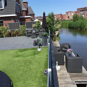 View from garden with lounge area at the dock