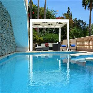 Private swimming pool and chillout